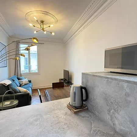 Apartamento T2 Lumineux Avec Charme Bourgeois 5ᵉ étage Plages&centre à Pied Antibes